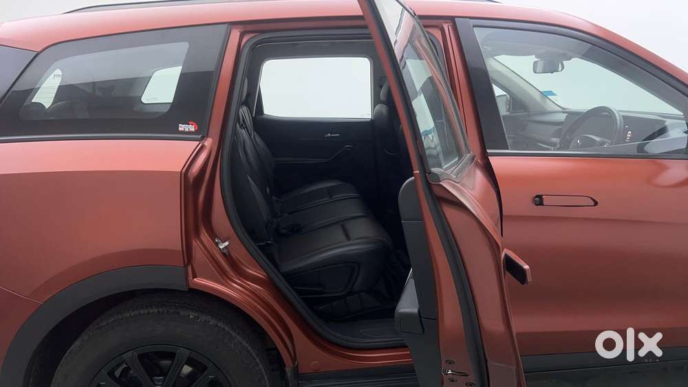 Mahindra Xuv700 2.0 Ax 7 Petrol At Luxury Pack Str, 2024, Petrol