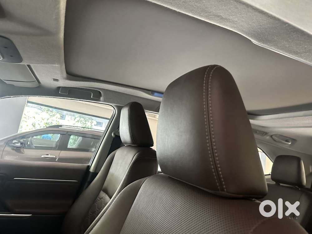 Toyota Innova Hycross 2.0 Zx Hybrid 7 Str, 2023, Petrol