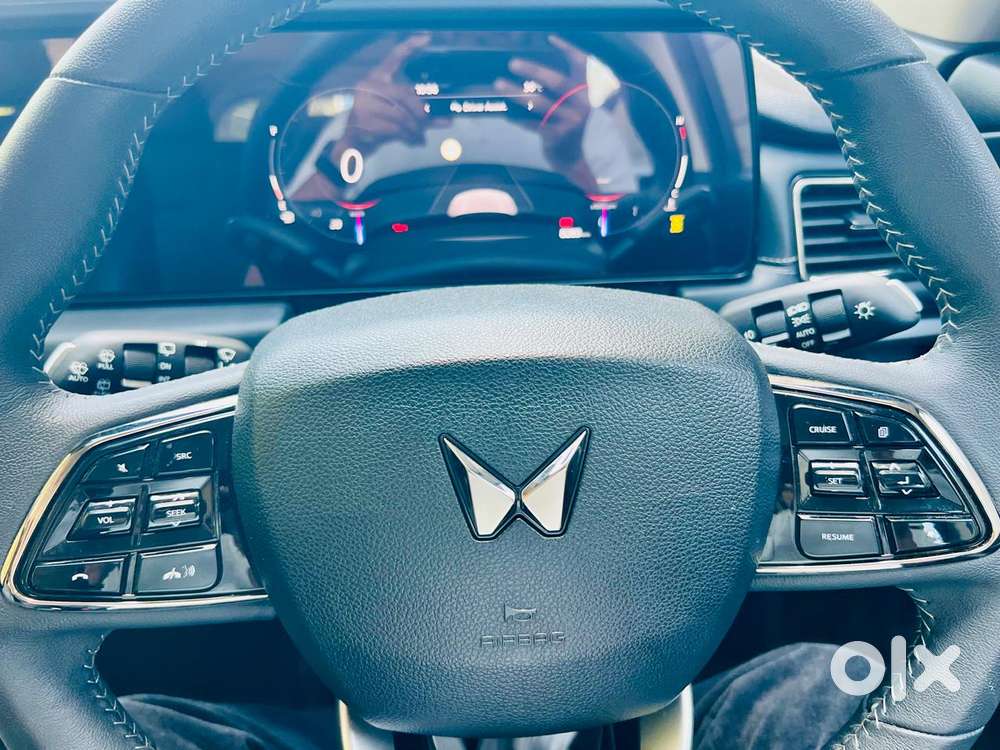 Mahindra Xuv700 2.2 Ax 7 Diesel Mt Str, 2025, Diesel