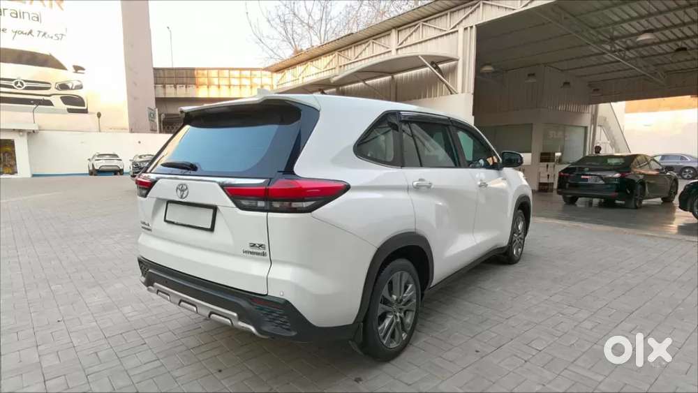 Toyota Innova Hycross 2.0 Zx (o) Hybrid 7 Str, 2024, Petrol