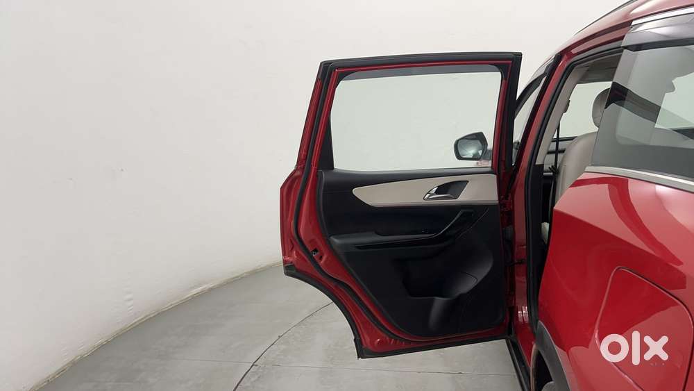 Mahindra Xuv700 2.2 Ax 7 Diesel At Luxury Pack Str, 2022, Diesel