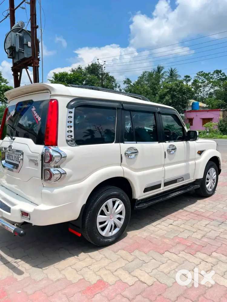 Mahindra Scorpio S6 Plus 2016 Diesel Manual
