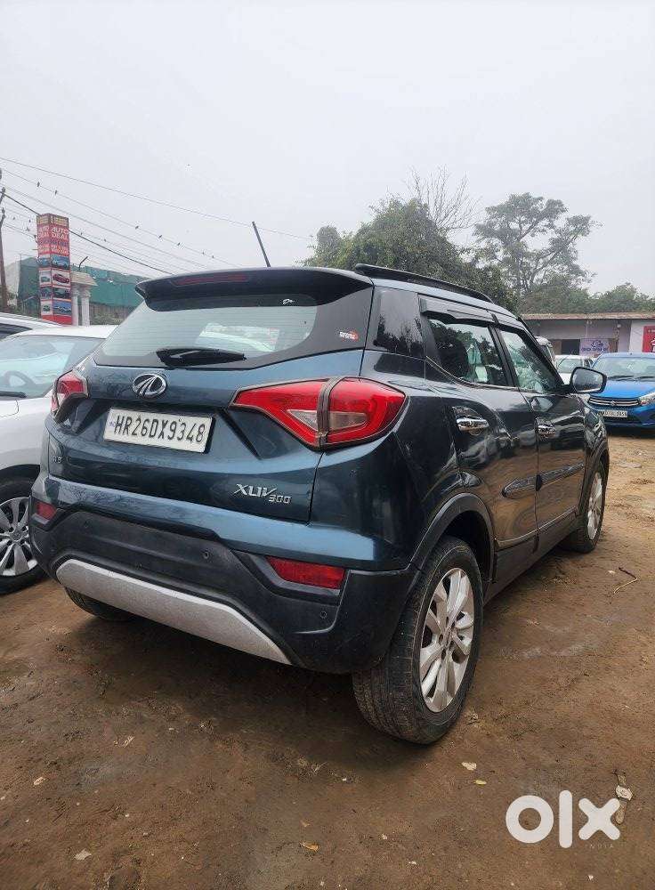 Mahindra Xuv300 W8 1.2 Petrol Dual Tone, 2020, Cng & Hybrids