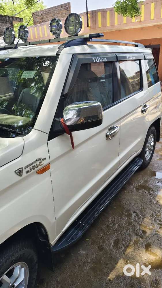 Mahidra Tuv 300 T8 Badhiya Condition Me Charo Tyre Naye