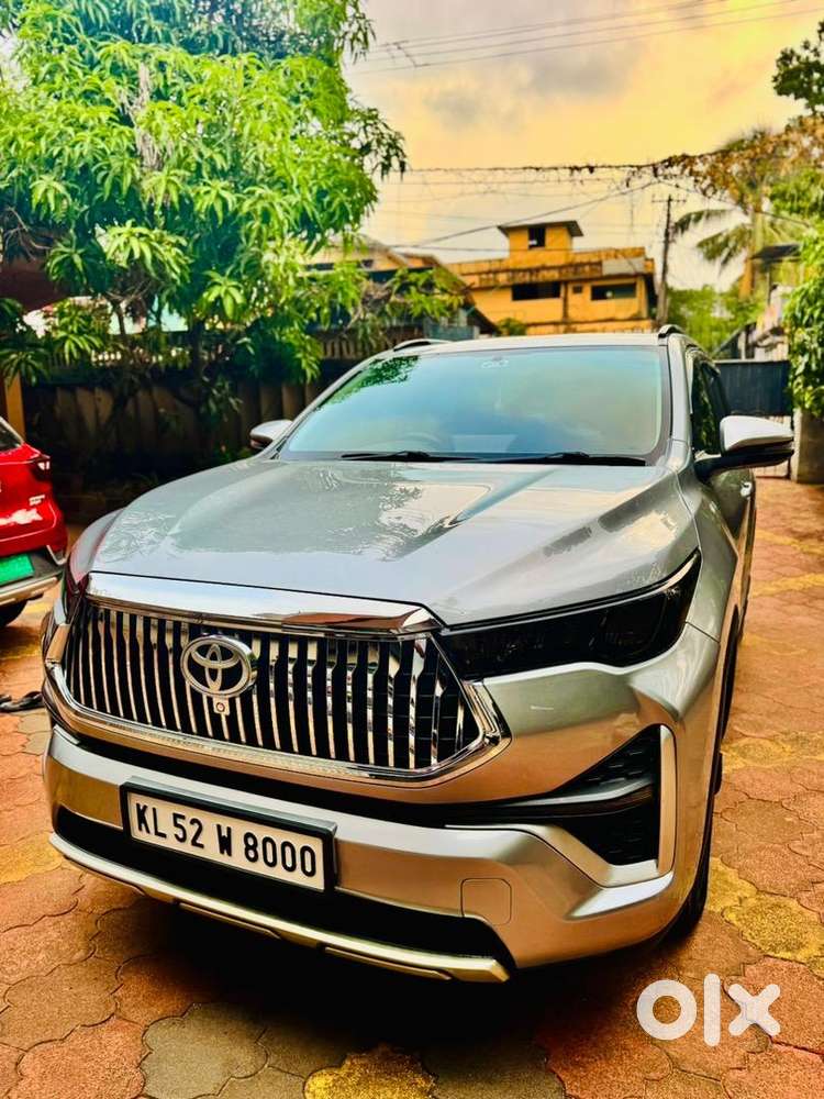 Toyota Innova Hycross 2023 Petrol Well Maintained