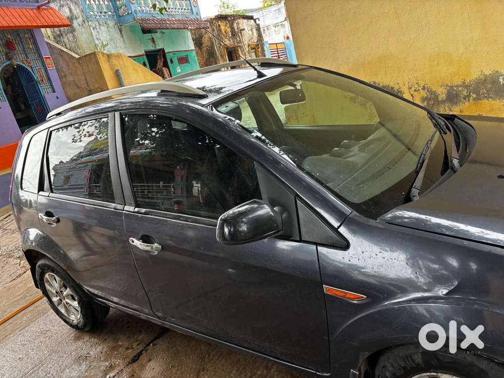 Ford Figo 1.5 Titanium 2012