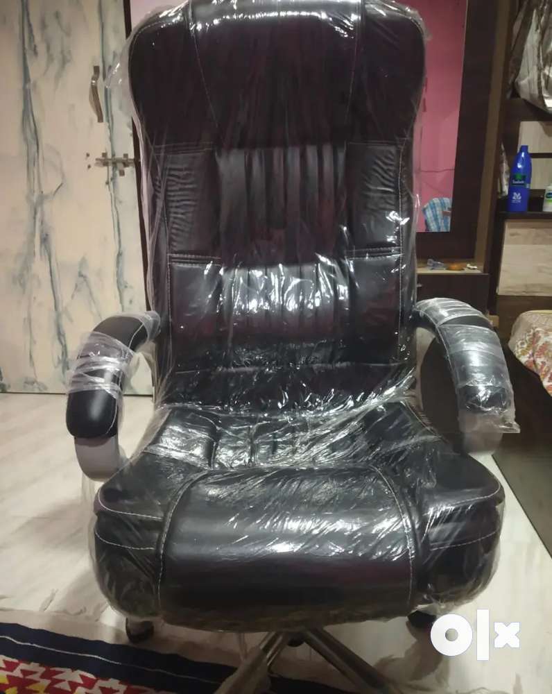 Used office 2025 chair olx