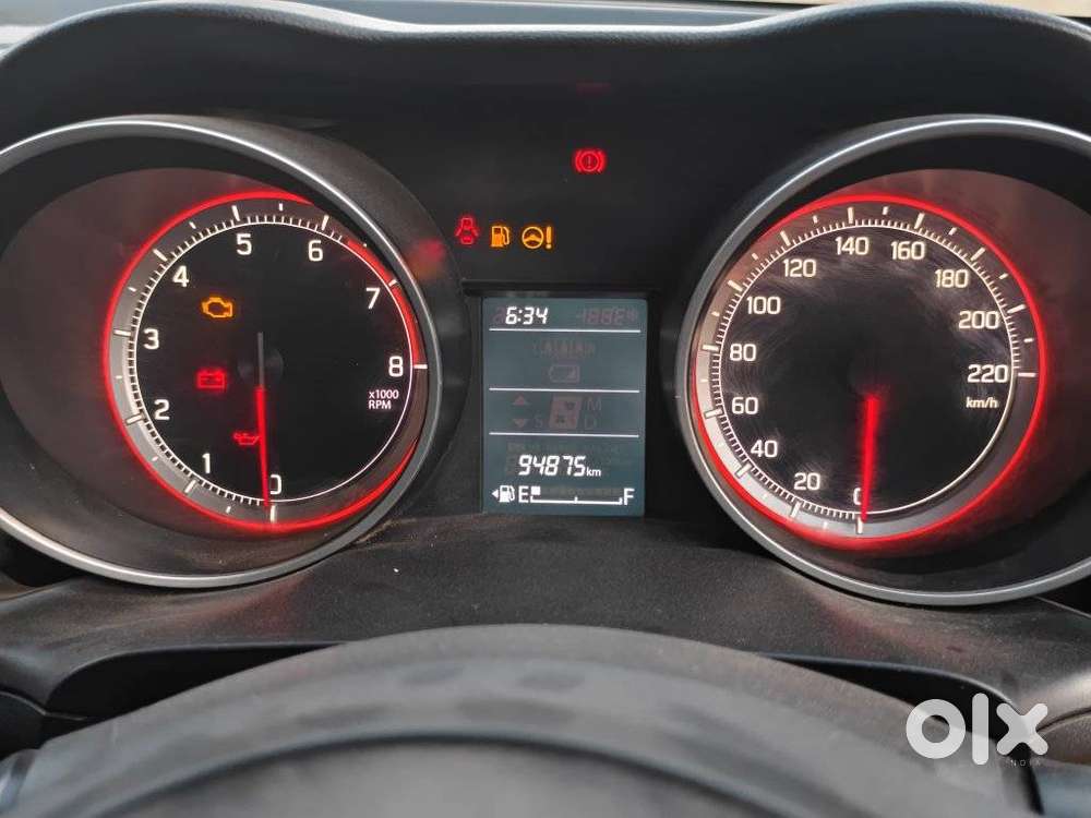 Maruti Suzuki Swift Vxi + Manual, 2022, Petrol