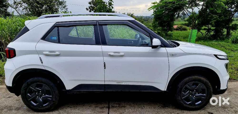 Hyundai Venue Petrol 2023