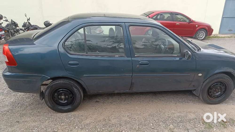Ford Ikon 2004