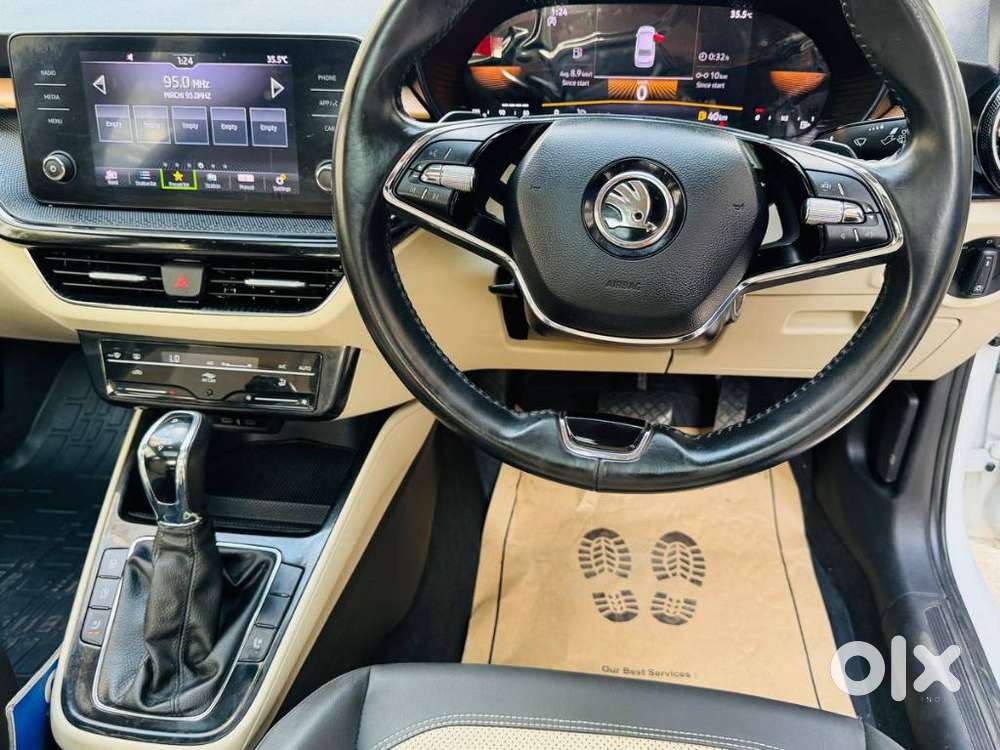 Skoda Slavia 1.0 Tsi Style, 2023, Petrol