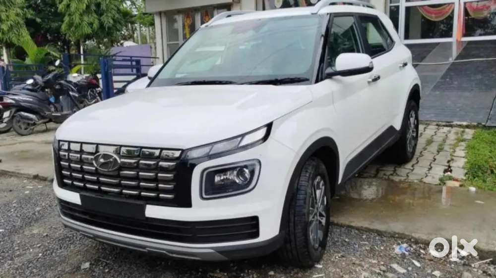 Hyundai Venue 2024 Petrol 42000 Km Driven
