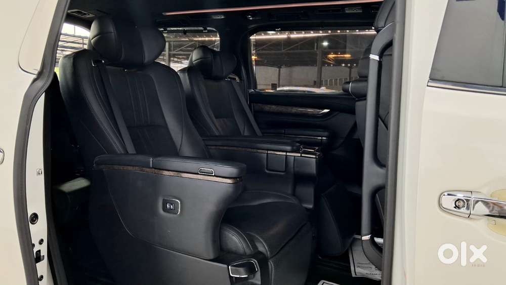Toyota Vellfire 2.5 Hybrid, 2023, Petrol