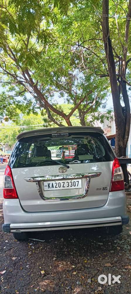 Innova 2.5 V Version 7 Seater Diesel