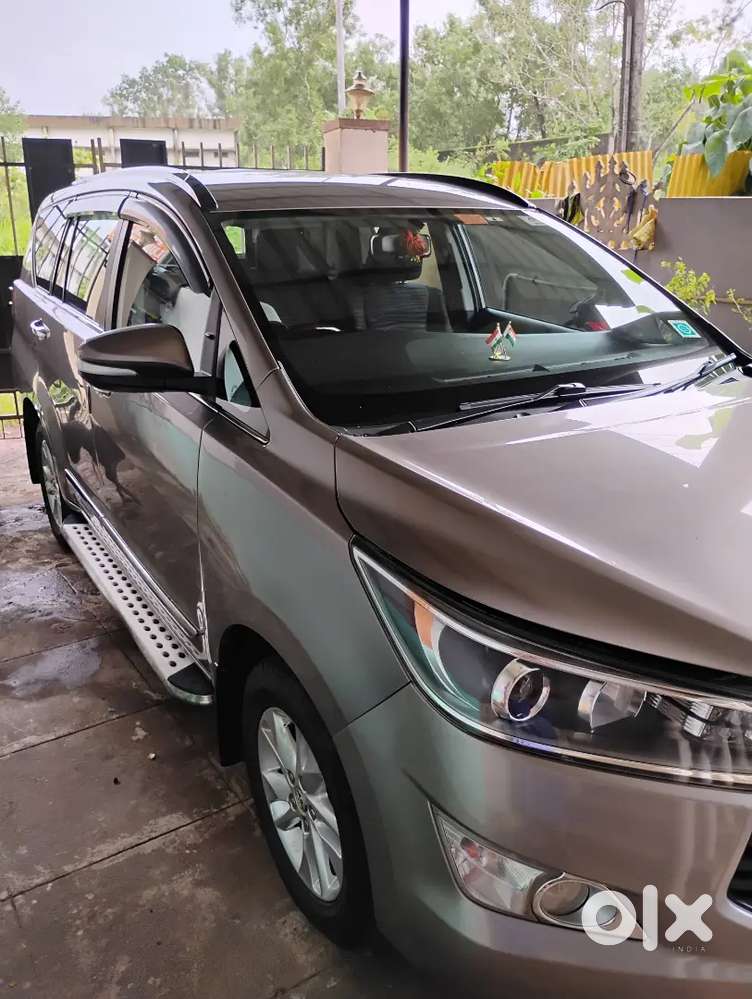 Toyota Innova Crysta 2.4 V 8 2017