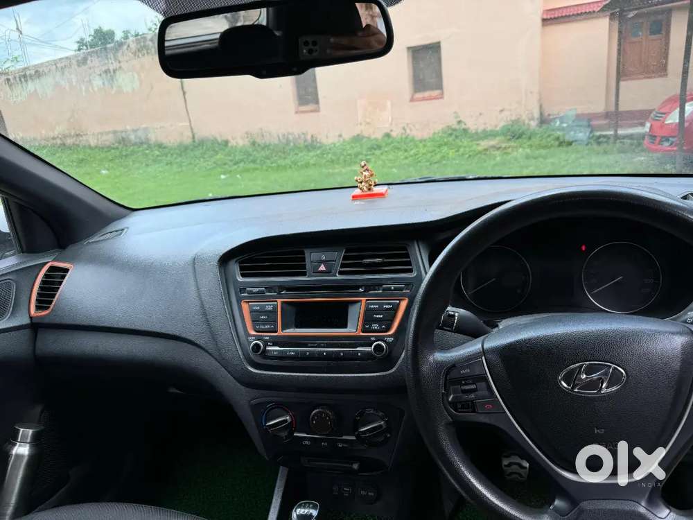 Hyundai I20 Active White  Well Maintained  Single Owner
