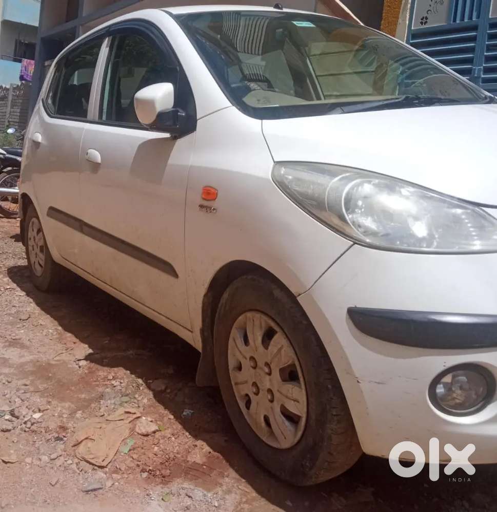 Hyundai I10/ 2009/petrol/white/92,000 Kms/ Call (8x1x2x3x1x3x8x8x2x1)