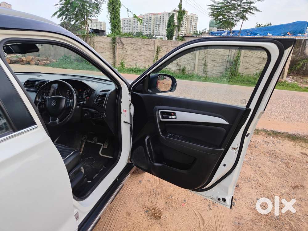 Maruti Suzuki Brezza 1.5 Zxi Plus Smart Hybrid Dual Tone, 2022, Petr..