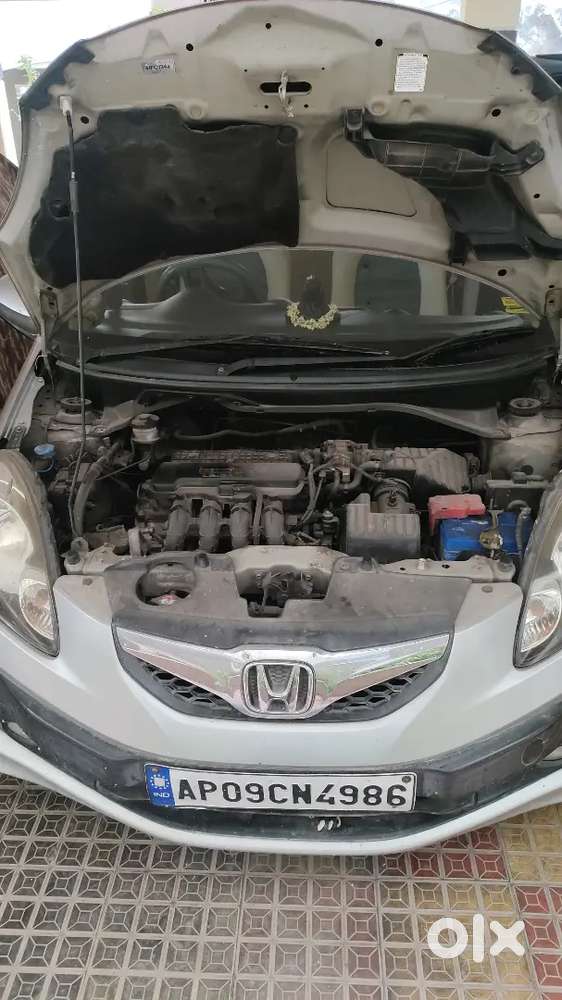 Honda Brio V 2012