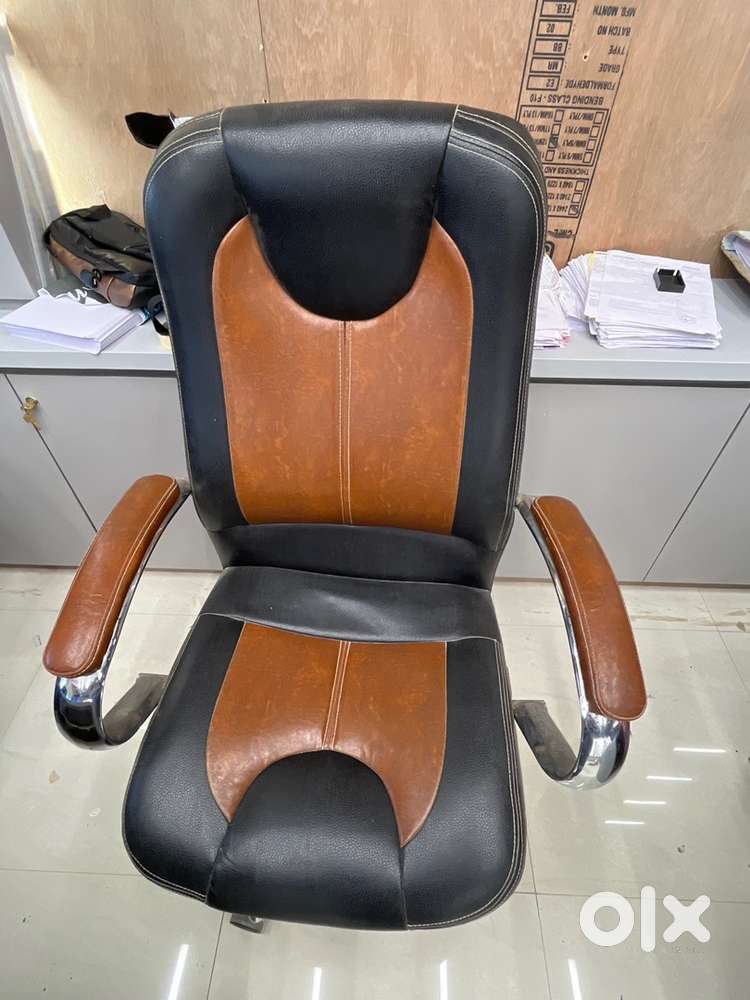 Revolving chairs 4 pc