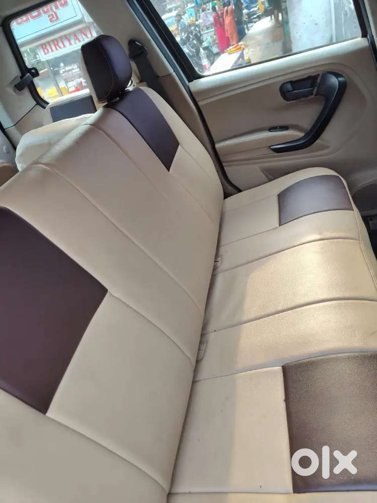 Mahandra Tuv300 Vehicle