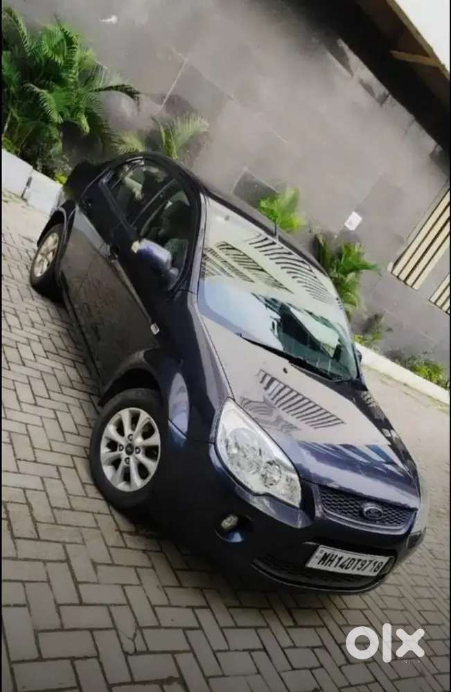 Ford Classic Titanium 2013 Car