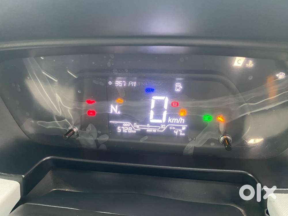 Tata Punch, 2025, Petrol