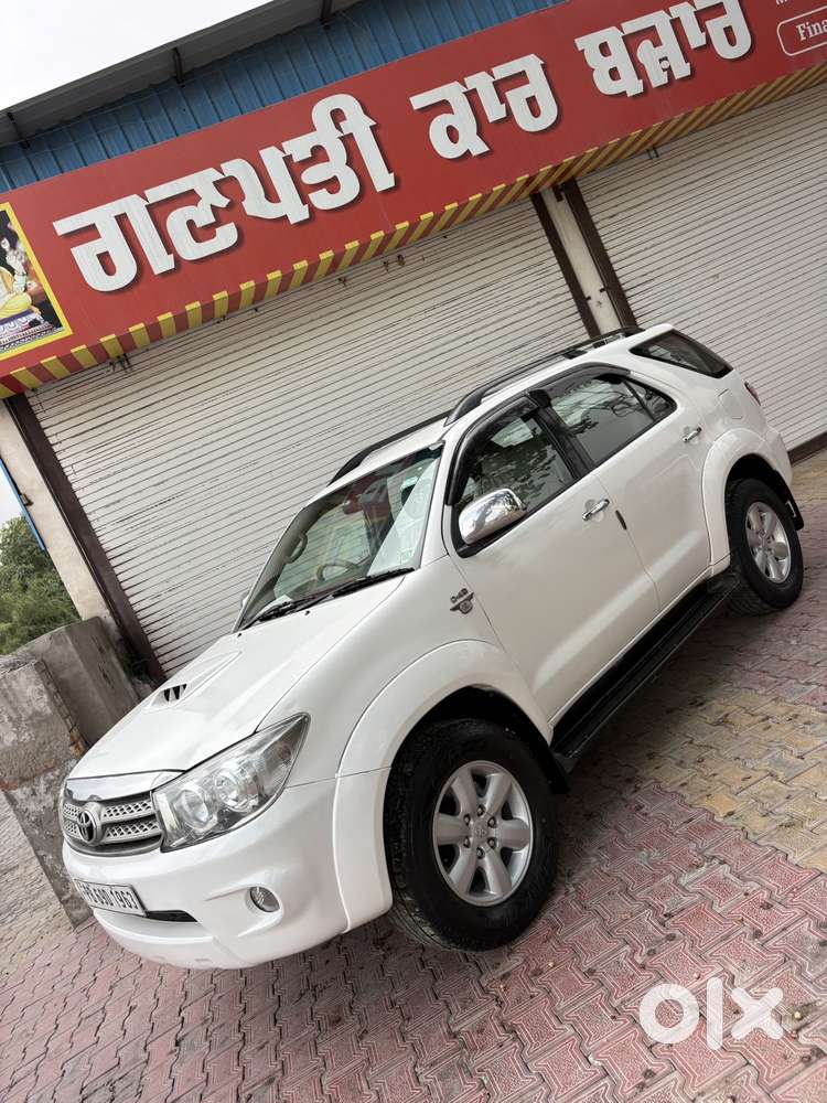 Toyota Fortuner 3.0 4x4 Manual, 2011, Diesel