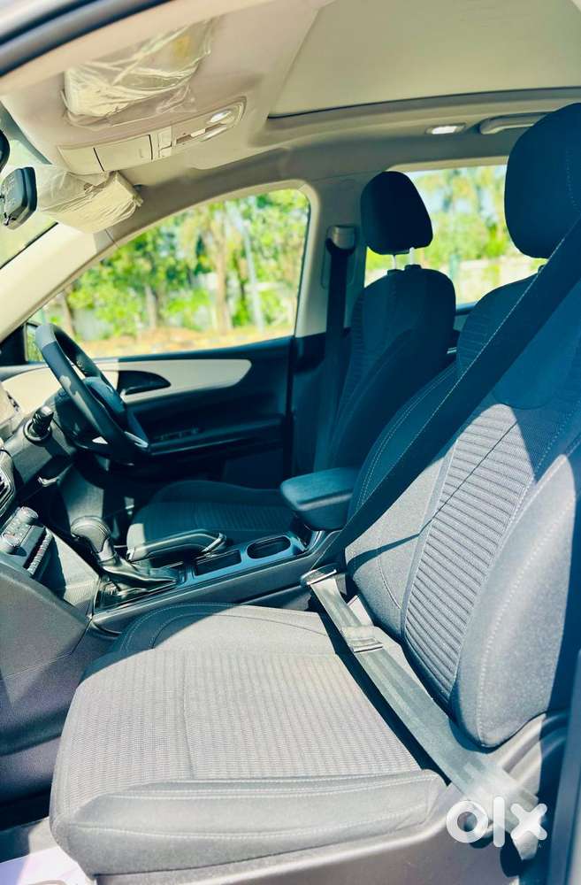 Mahindra Xuv700 2.2 Ax 5 Diesel At 7 Str, 2023, Diesel