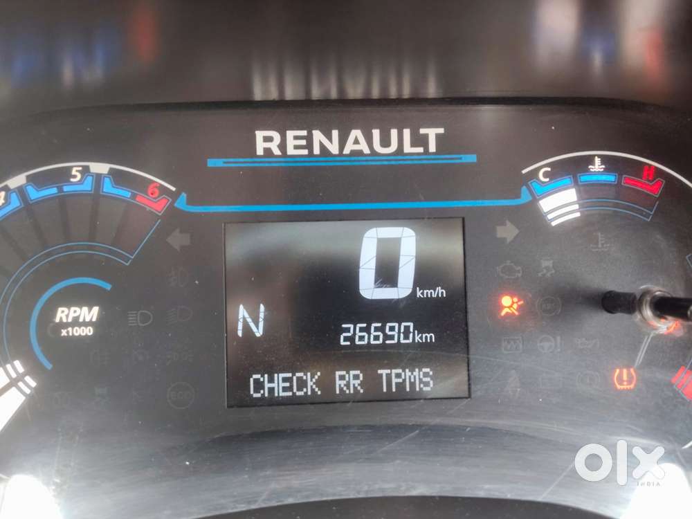 Renault Triber Rxz, 2023, Petrol
