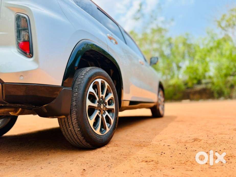 Maruti Suzuki Grand Vitara 1.5 Alpha Plus Intelligent Hybrid Ecvt, 2..