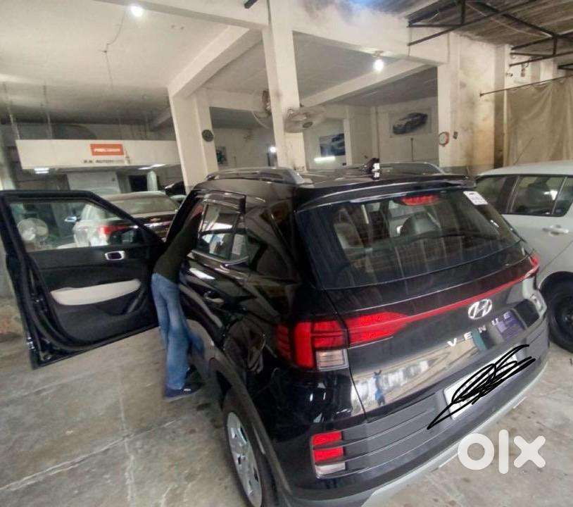 Hyundai Venue 2022 Petrol 30000 Km Driven
