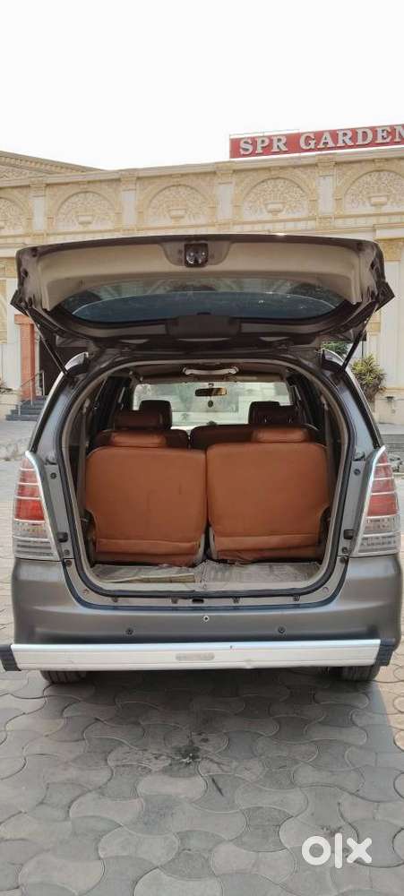 Toyota Innova 2004-2011 2.5 V Diesel 8-seater, 2009, Diesel