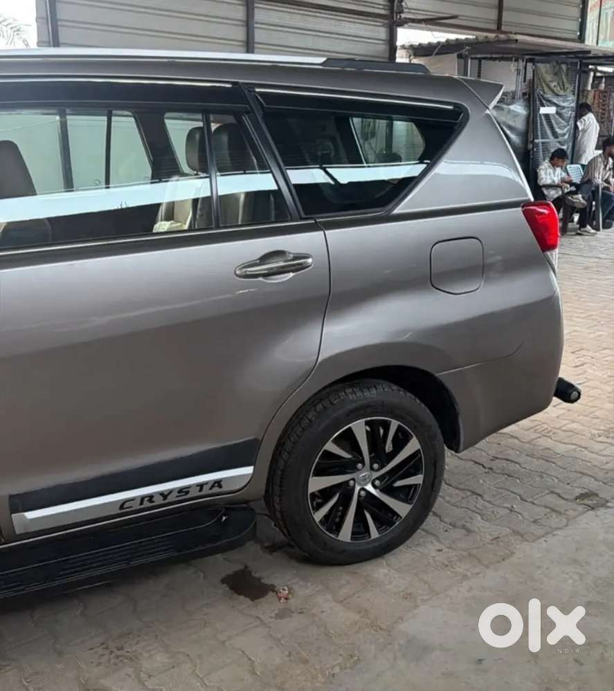People Mover Innova Crysta 2022 Available With Automatic Transmission
