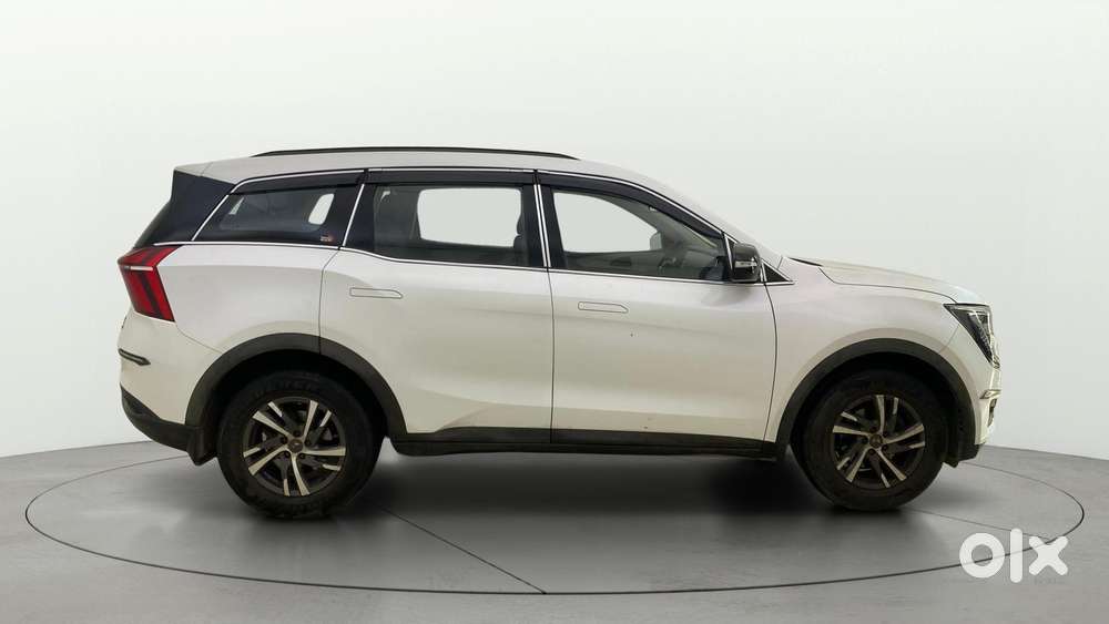 Mahindra Xuv700 2.0 Ax 5 Petrol Mt 7 Str, 2022, Petrol
