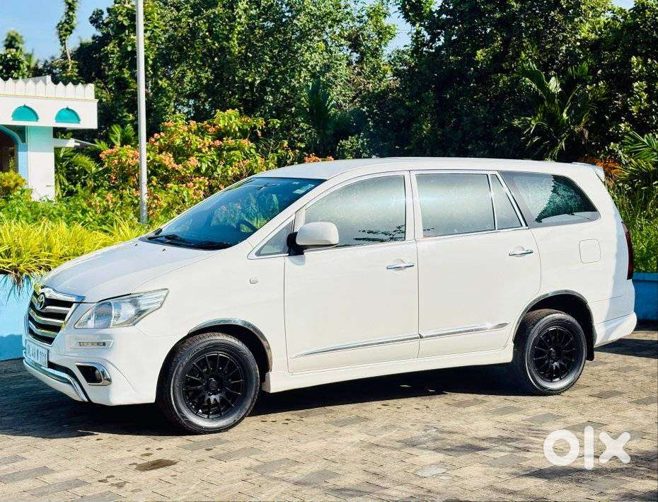 Toyota Innova 2.5 Gx (diesel) 8 Seater Bs Iv, 2016, Diesel