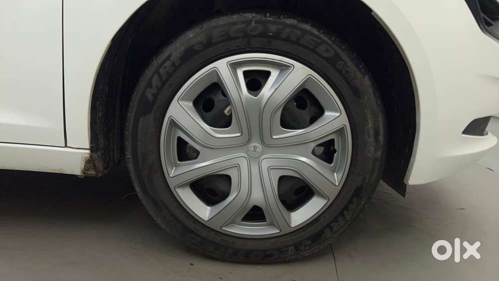 Tata Altroz 1.2 Xma Plus, 2025, Petrol