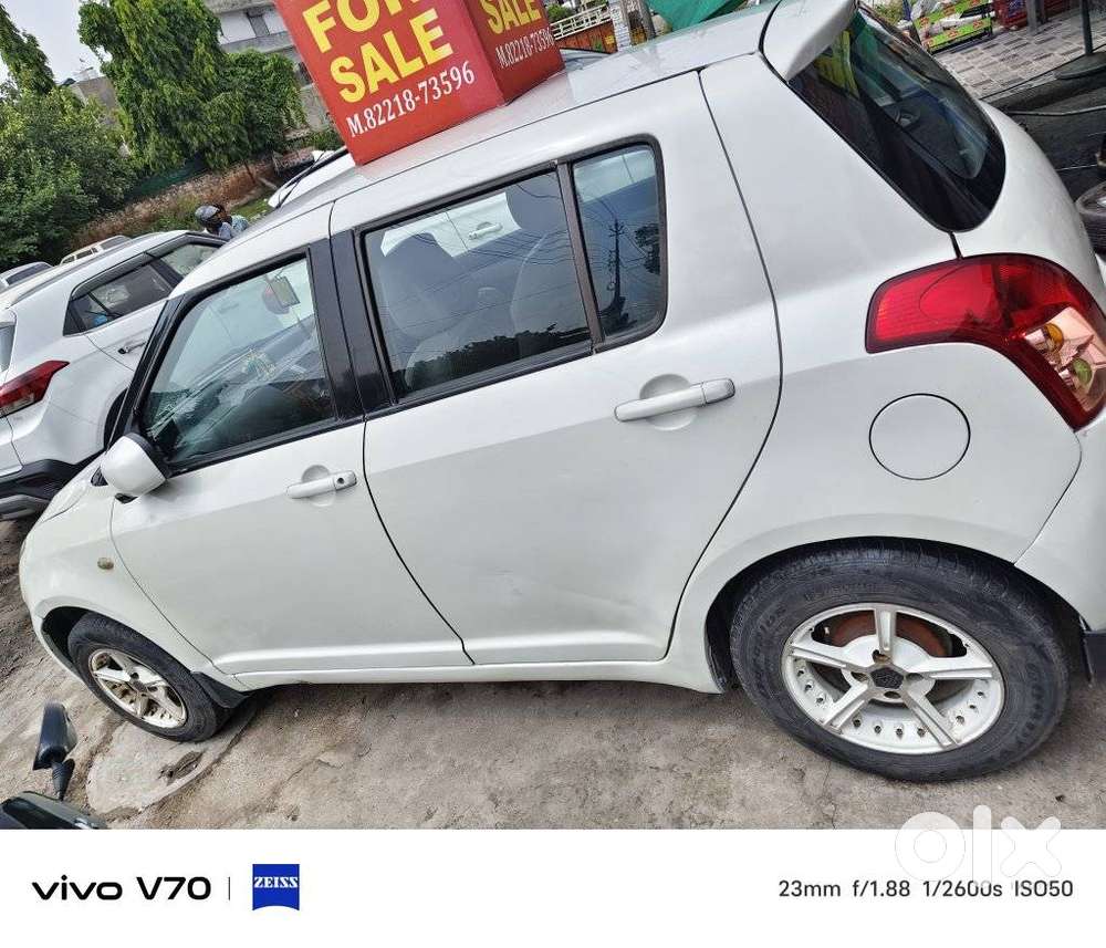 Maruti Suzuki Swift Vxi 1.2 Abs Bs-iv, 2011, Petrol