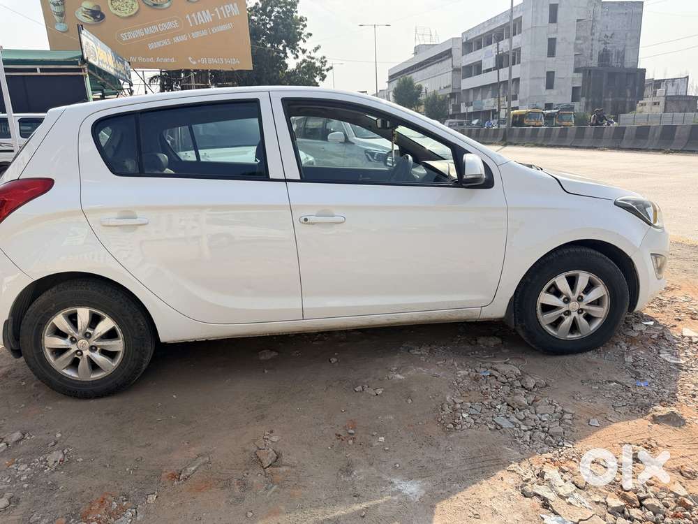 Hyundai I20 Sportz 1.4 Crdi 6 Speed Bs-iv, 2014, Diesel