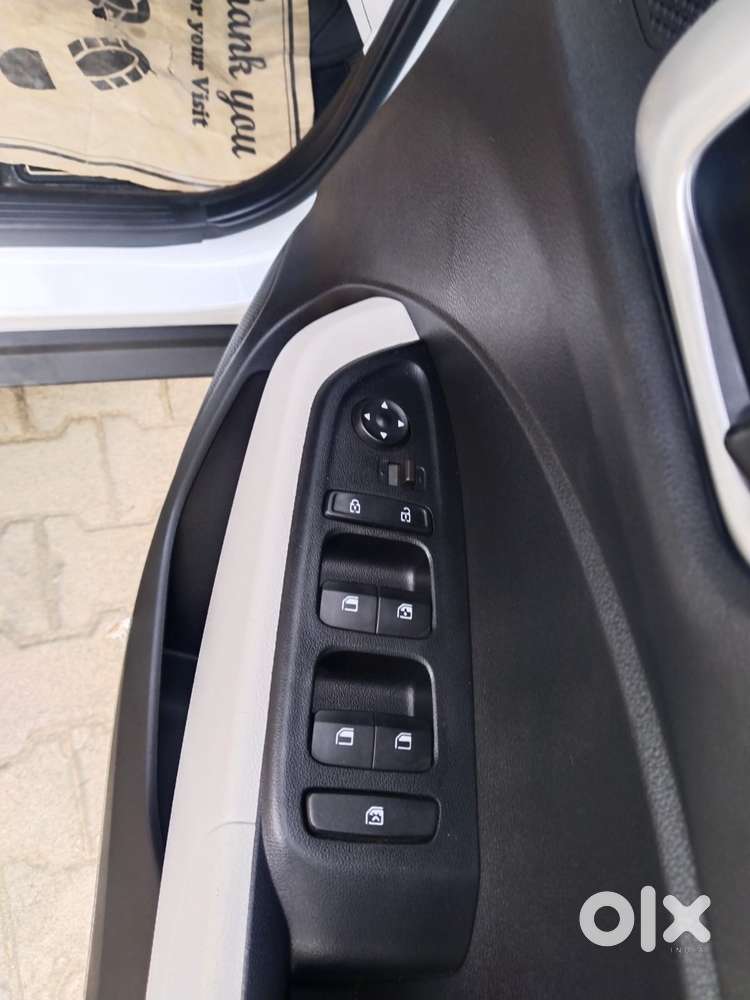 Hyundai Venue 1.0 S (o) Turbo Dct, 2024, Petrol