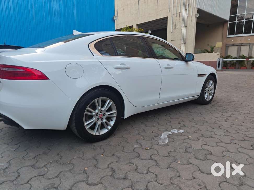 Jaguar Xe Portfolio, 2016, Petrol