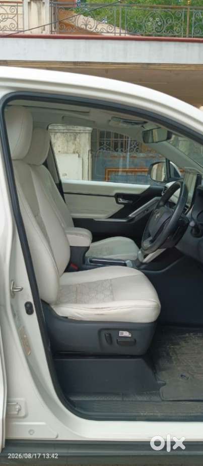 Toyota Innova Hycross 2.0 Zx Hybrid 7 Str, 2023, Petrol