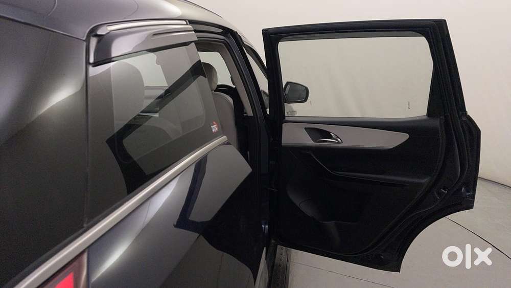 Mahindra Xuv700 2.2 Ax 7 Diesel At Luxury Pack Str, 2021, Diesel