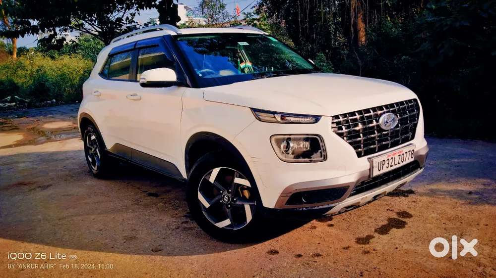 Hyundai Venue 2021 Petrol 60000 Km Driven