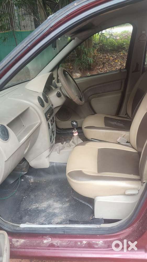 Mahindra Logan Petrol 2009