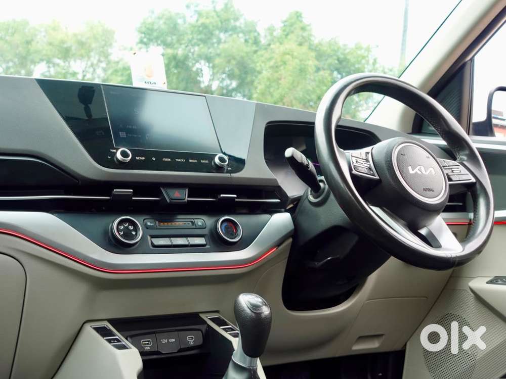 Kia Carens 1.5 Premium 7 Str, 2023, Petrol