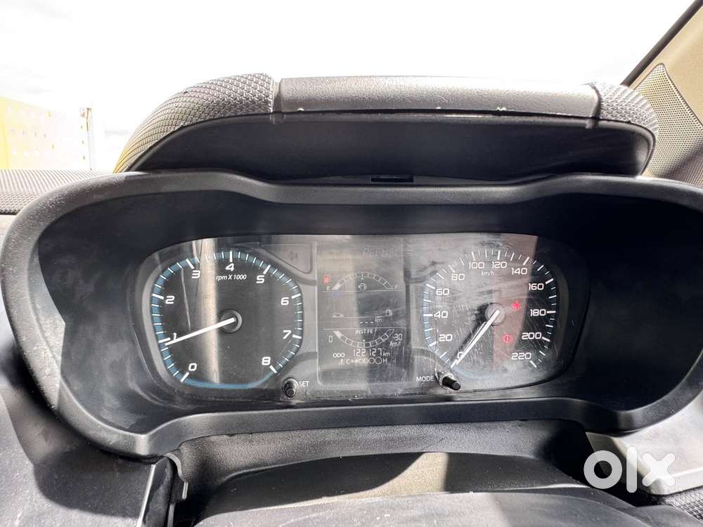 Tata Altroz 1.2 Xe Plus Petrol, 2022, Petrol