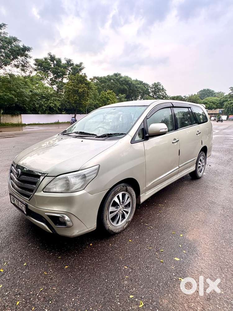 Toyota Innova 2.5 G (diesel) 8 Seater Bs Iv, 2015, Diesel