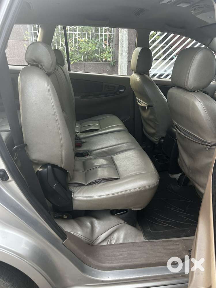 Toyota Innova 2.5 G (diesel) 8 Seater Bs Iv, 2015, Diesel