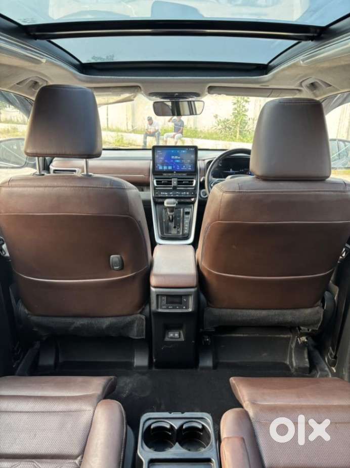 Toyota Innova Hycross 2.0 Zx Hybrid 7 Str, 2023, Petrol